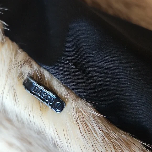 Luxurious Vintage Long Mink Fur Coat - Picture 5 of 6